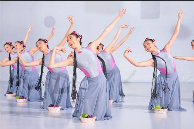 中國少年兒童發(fā)展服務中心社會藝術水平(舞蹈)考級教材教師培訓班與兒童舞蹈表演服務