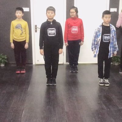 廣漢酷睿流行舞 點(diǎn)燃舞臺(tái)魅力的歌唱表演服務(wù)