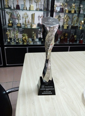 廣州水晶獎(jiǎng)杯工廠 為比賽活動(dòng)與兒童舞蹈表演定制專屬紀(jì)念品